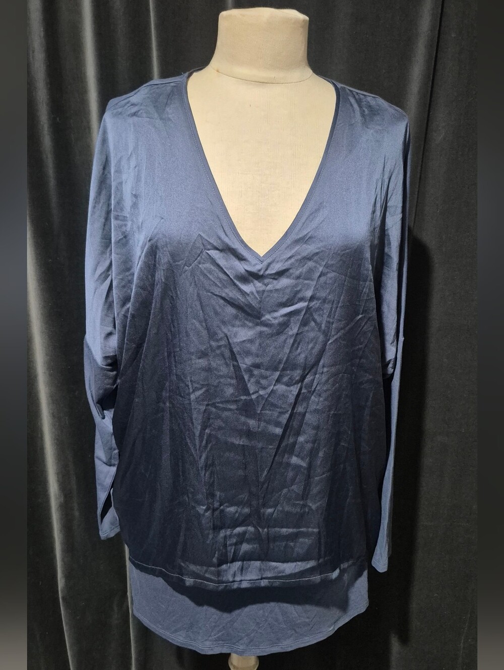 White House Black Market Navy V-Neck Long Sleeve Top (Box 3)